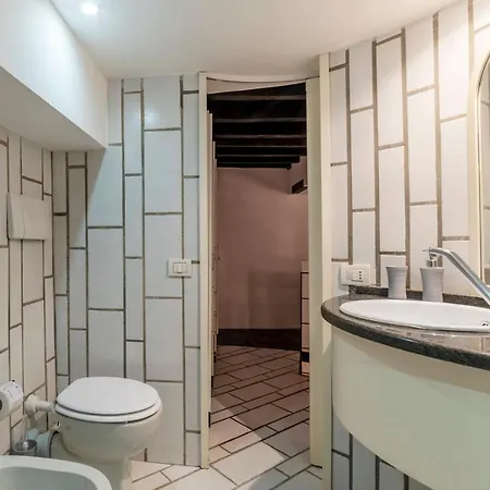 Guesthost - Navona Pretty